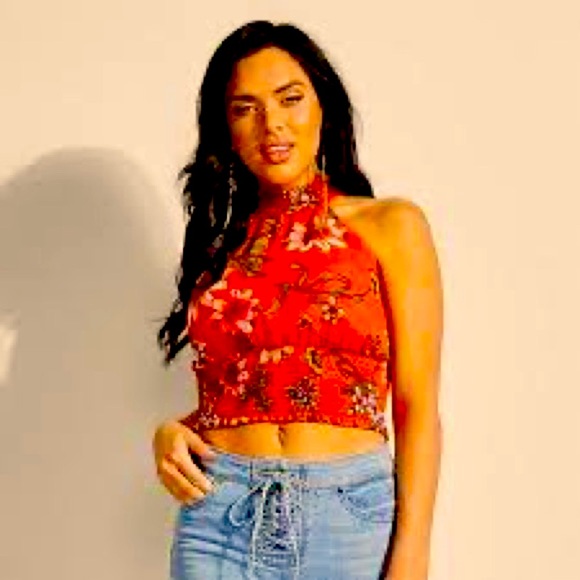 GUESS CROPPED HALTER STYLE TOP NEW WITHOUT TAGS👚 - Picture 1 of 9